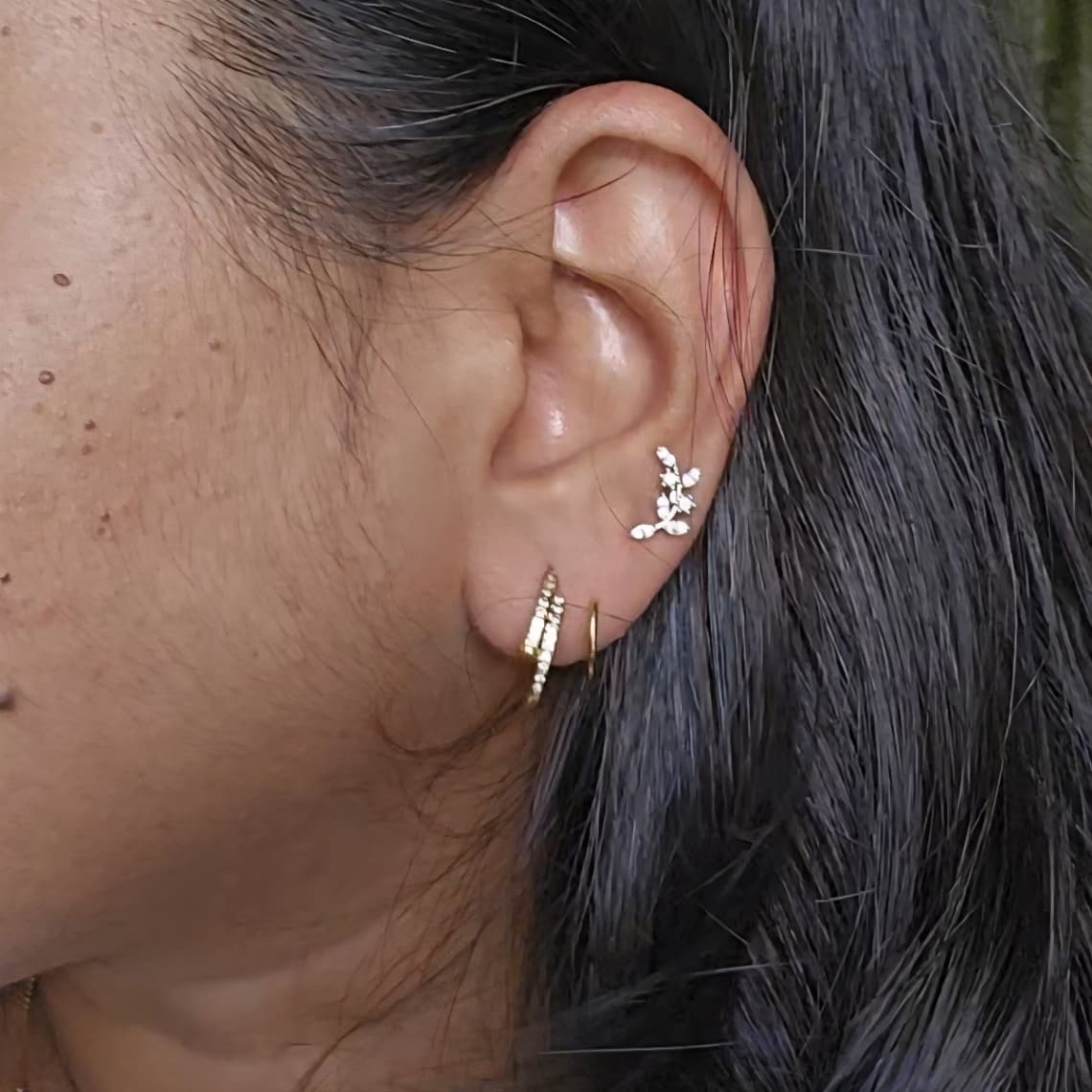 Double Stone Line Spiral Stud 