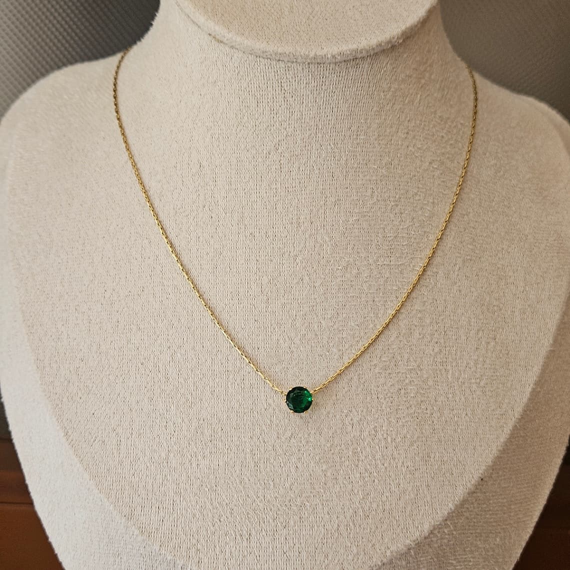 Green Solitaire Pendant 