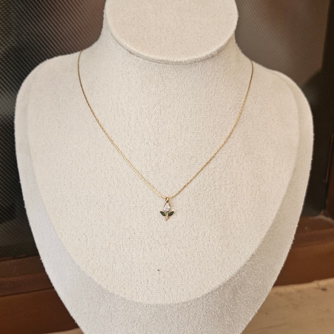 White with Green Tulip Pendant  — image 2