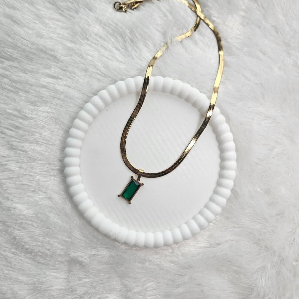 Emerald Snake Chain Pendant — image 2