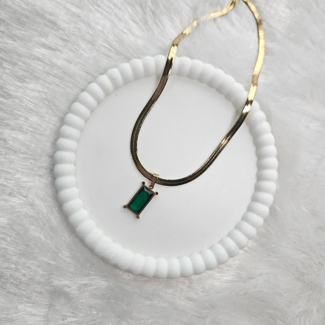 Emerald Snake Chain Pendant — image 3