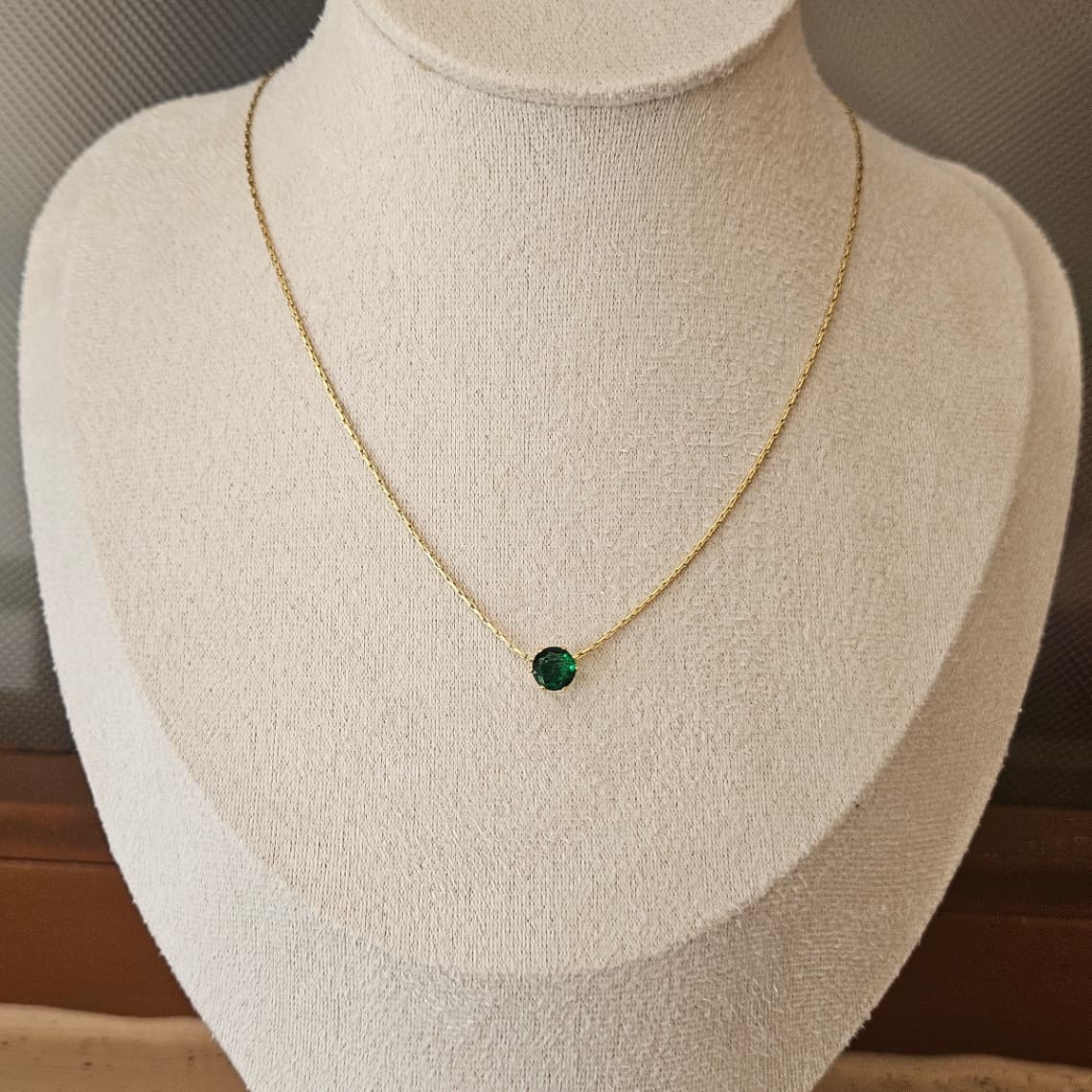 Green Solitaire Pendant — image 2