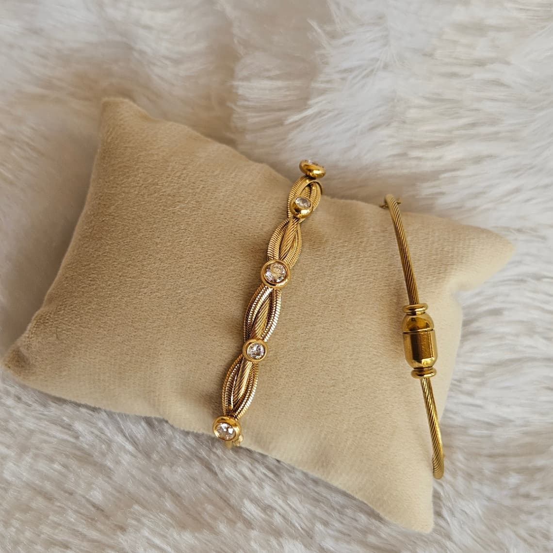 Magnetic Lock Kada White Stones
